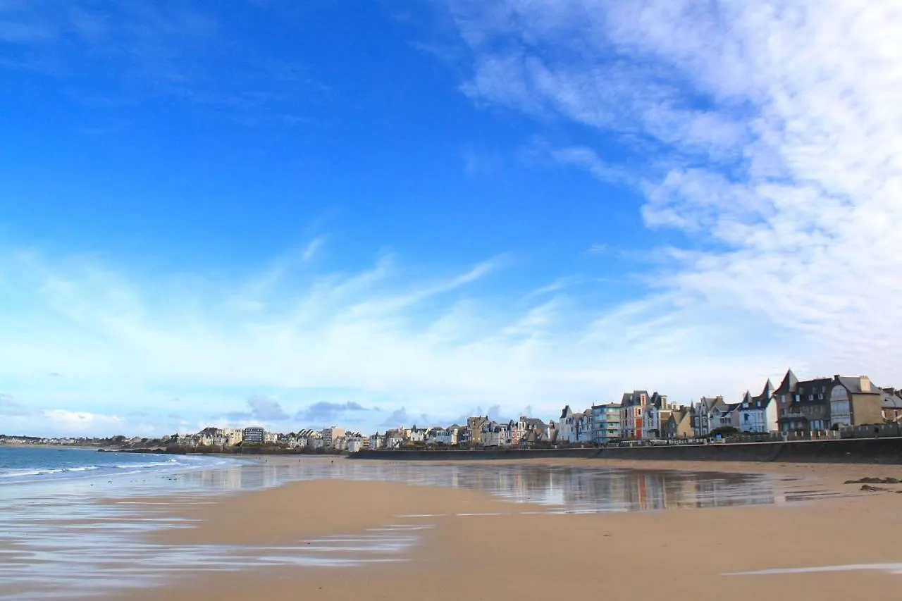Holiday home Saint Malo, Malouiniere Le Pre Du Vau Garni Villa